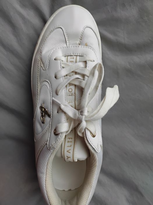 Buty sportowe białe Loyaliti  Rit Runner 42