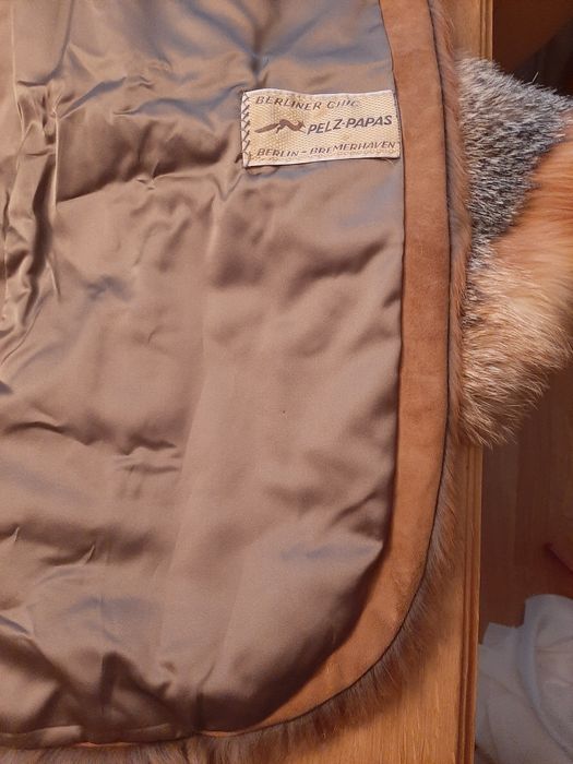 Шубка з лисячого хутра,нова.8000грн.