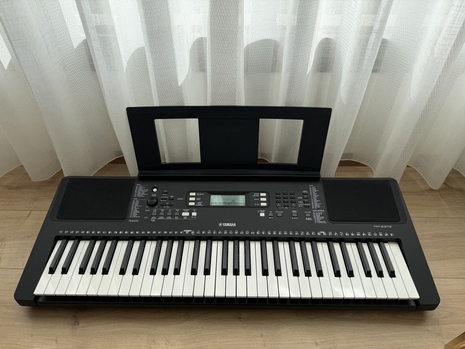 Teclado Yamaha PSR E373 como novo