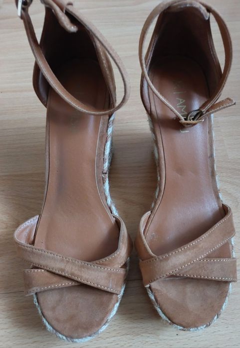 Buty na koturnie