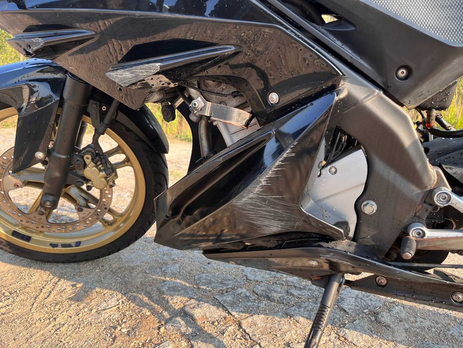 Yamaha YZF - R125 2012