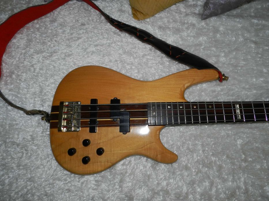 Gitara basowa aktywna Cort Artisan z futerałem