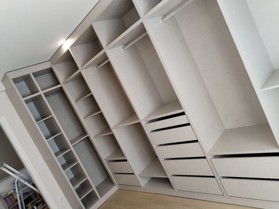 Carpintariatt Fábrica de cozinhas e Roupeiros por Medida de Excelênc