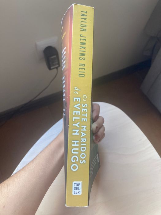 Livro Sete Maridos de Evelyn Hugo - Taylor Jenkins Reid