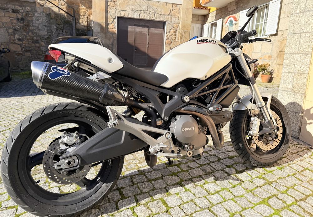 Ducati monster 696 nacional