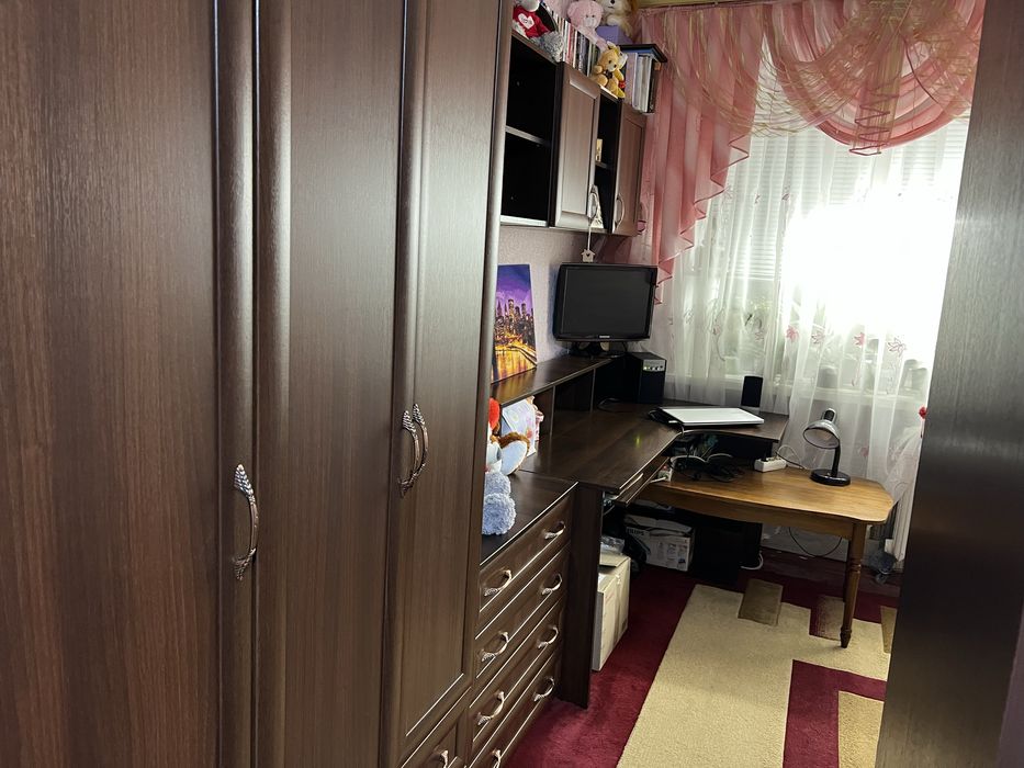 Продається кімната в гуртожитку.