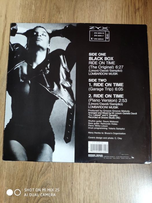 Black box-ride on time maxi winyl