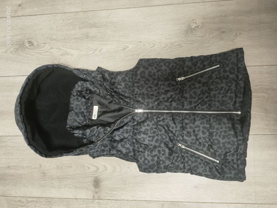 Kamizelka z odpinanym kapturem