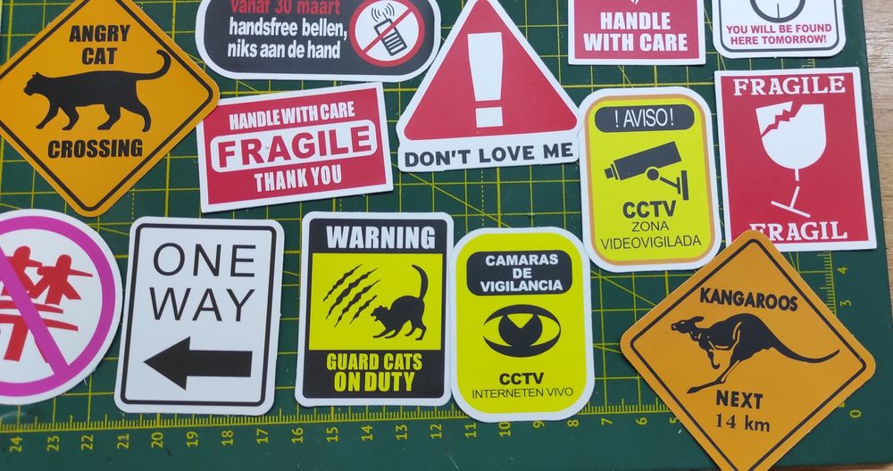 Наклейки попереджувальні знаки