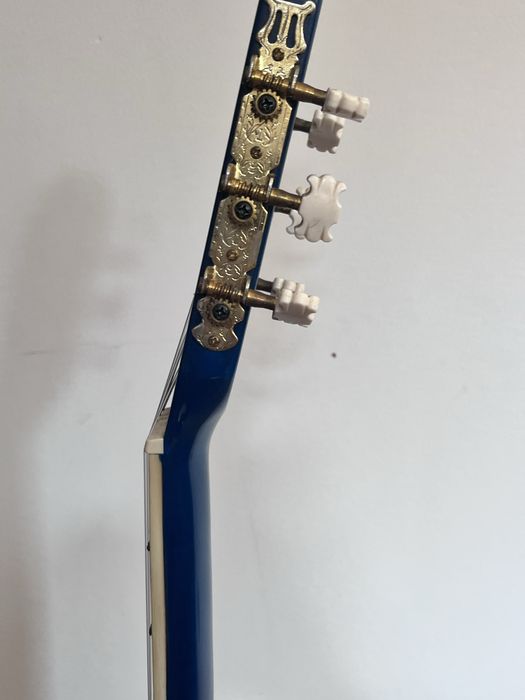 Guitarra acústica de cordas de nylon azul