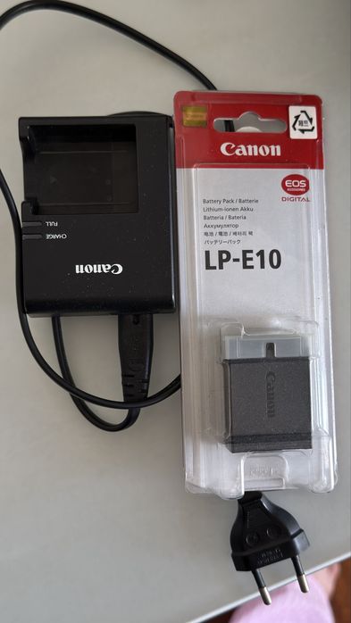 Canon EOS 2000D + Objetiva EF-S 18-55mm + Mala + Carregador + Bateria