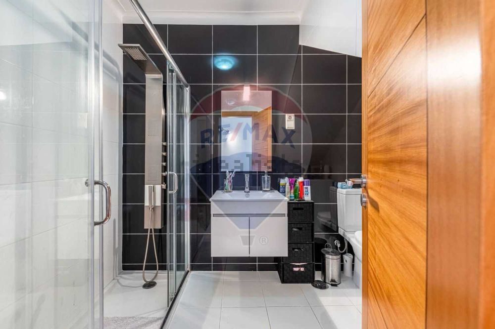 Apartamento T3 Duplex na Primeira Linha com Vistas Mar e Rio