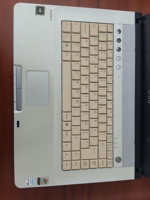 AVARIADO Computador portátil Sony PCG-7N1M sem disco, bateria nem carr