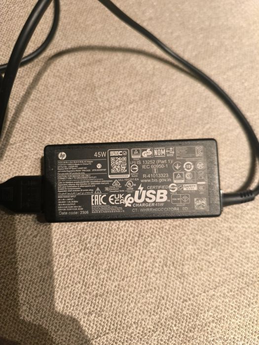 Ładowarka/zasilacz do laptopa HP.  Złącze USB typu C