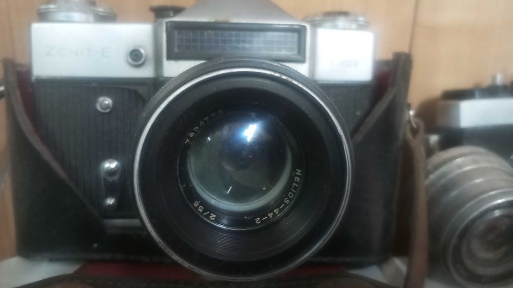 Фотоапарати, об'єктив та спалах