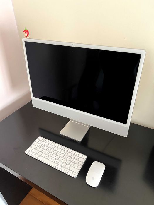 iMac APPLE Cinzento (24'' - Apple M3 8-core - RAM: 8 GB - 256 GB SSD - GPU 8-Core)