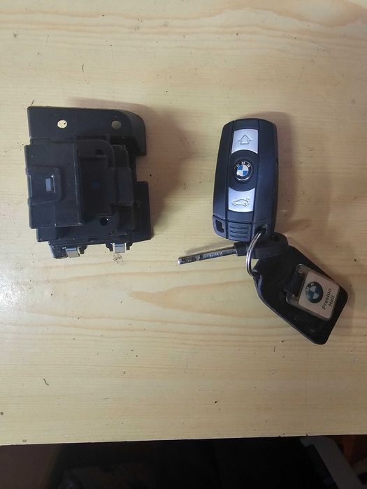 Stacyjka Kluczyk Karta Gniazdo BMW E90 E91 E92 E93 E60 E81 E87 E88