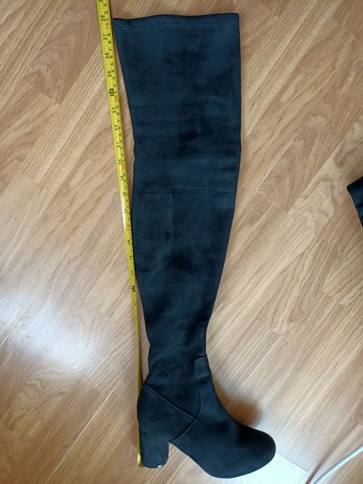 Czarne kozaki za kolano