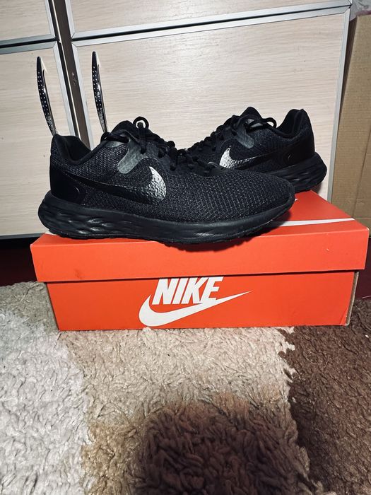 Кроссовки Nike Revolution размер 40
