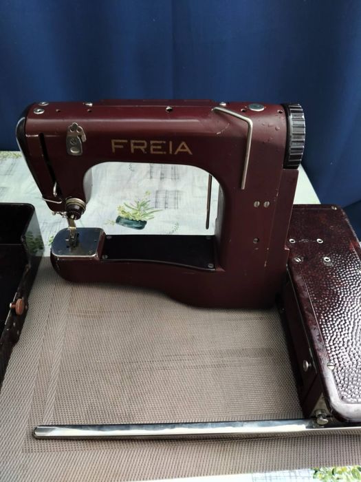 Швейна машинка Freia Німецька