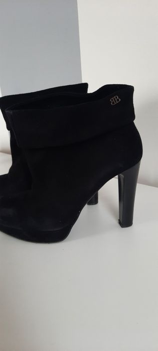 Czarne zamszowe botki Badura