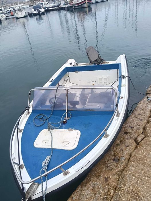 Barco de Recreio em Fibra 4,40m