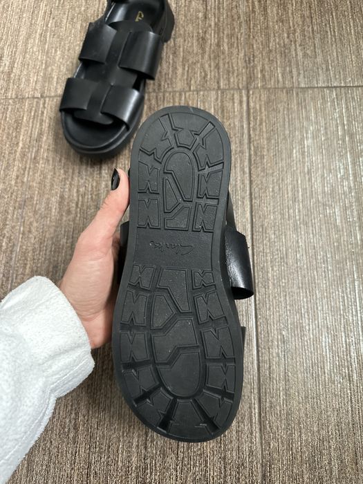 Сандалі Clarks 42 р шкіра(маломірять на 40 розмір)  26 см устілка