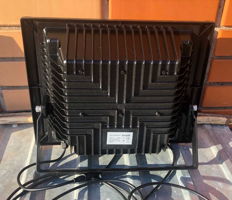 Светодиодный аккумуляторный прожектор AllTop 200 Вт, новый с дефектом