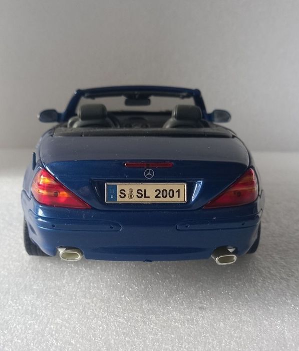 Mercedes-Benz sl-class escala 1:18 (sem caixa)