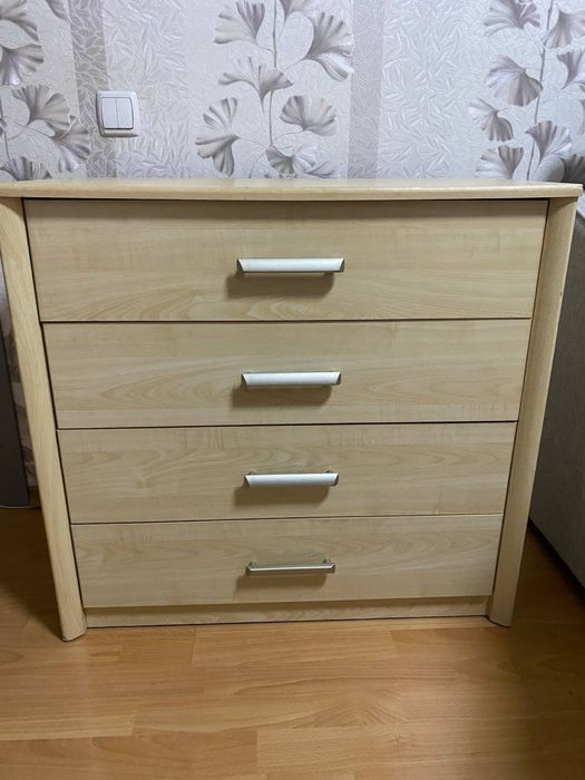 Комод світлий дерев’яний, 4 шухляди