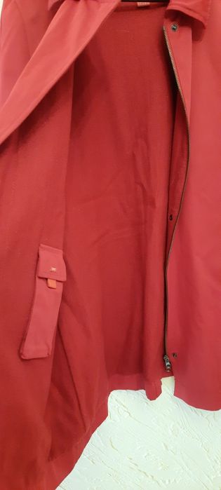 Czerwona kurtka wiosenna