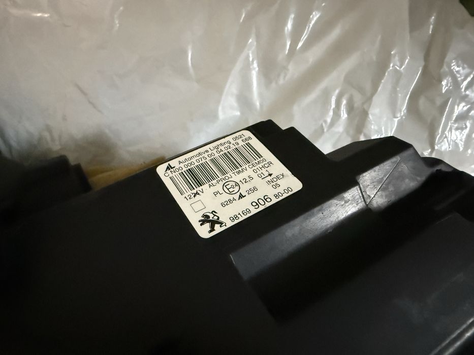 Передня  ліва фара до до peugeot 308 t9 рестайлінг з 2016 року