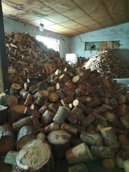 Торфяний брикет, дрова.