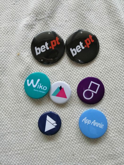 Porta Chaves, crachás e pin's