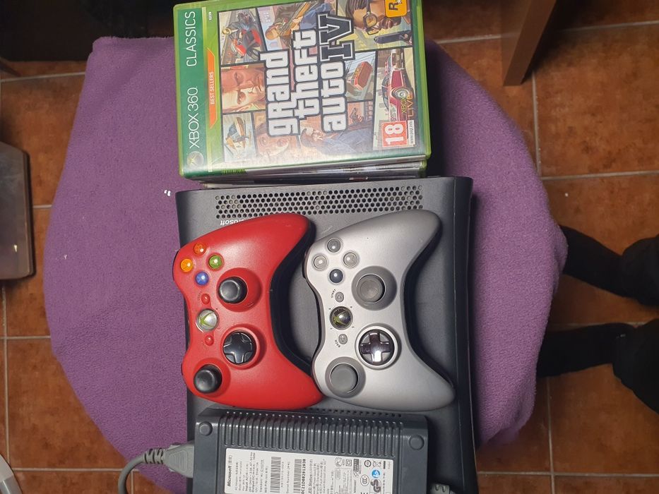 Xbox 360 120GB + 2 Comandos + 8 jogos