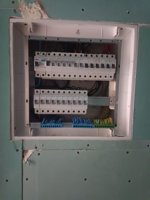 Electricidad,Pintura e Pavimentos -