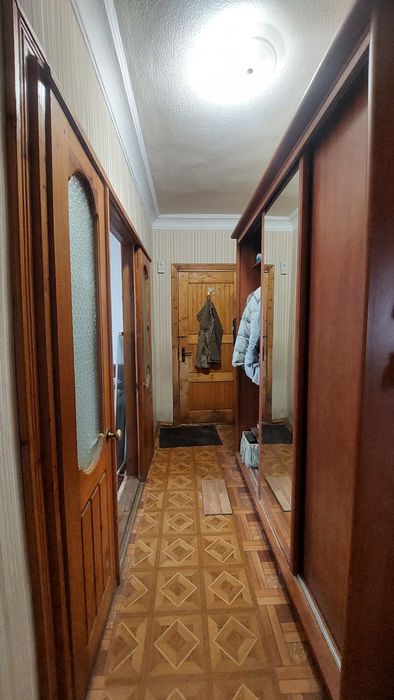 Продам 3-кімнатну квартиру. Вул.Покровська,6.