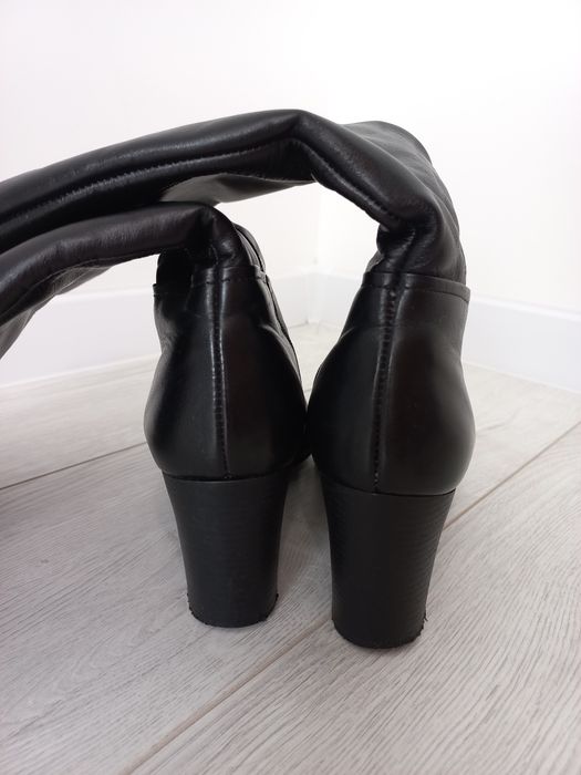 Чоботи шкіряні на підборах 38 розмір