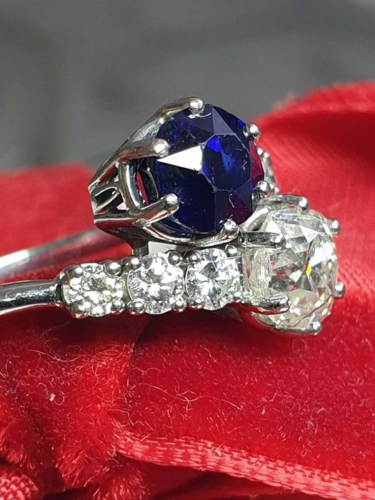 STARY 18ct pierścionek z diamentem 1,04ct + 0,38ct i szafirem 1,42ct