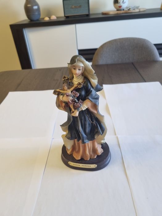 Estatueta de Sta. Teresa com a cruz