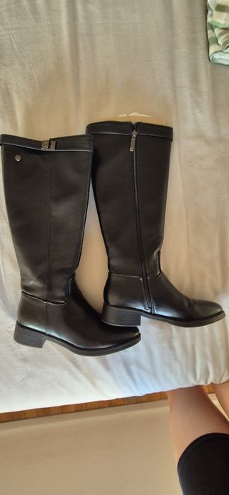 Bota preta cano alto