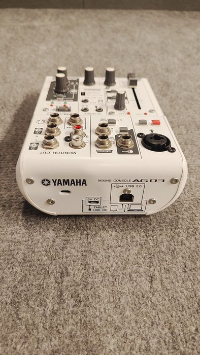 Mesa de mistura YAMAHA AG03