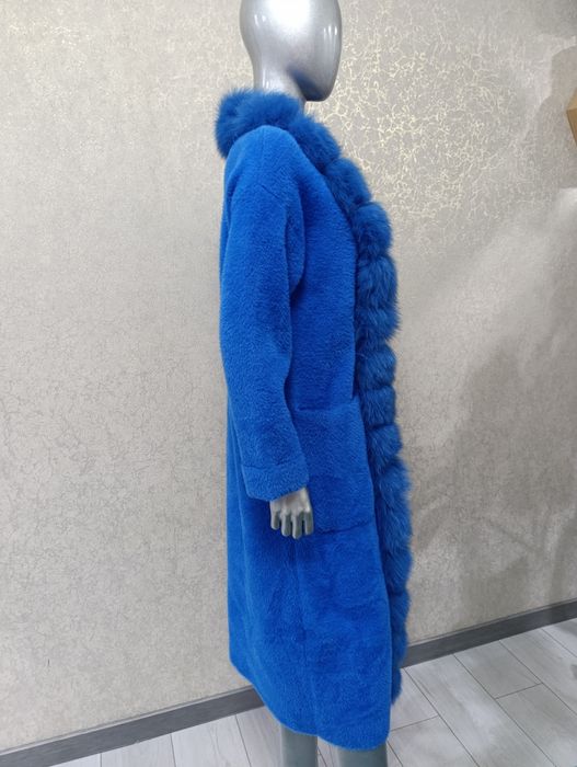 Шикарне пальто, не норкова шуба. Синій електрик. Нове. 117 см