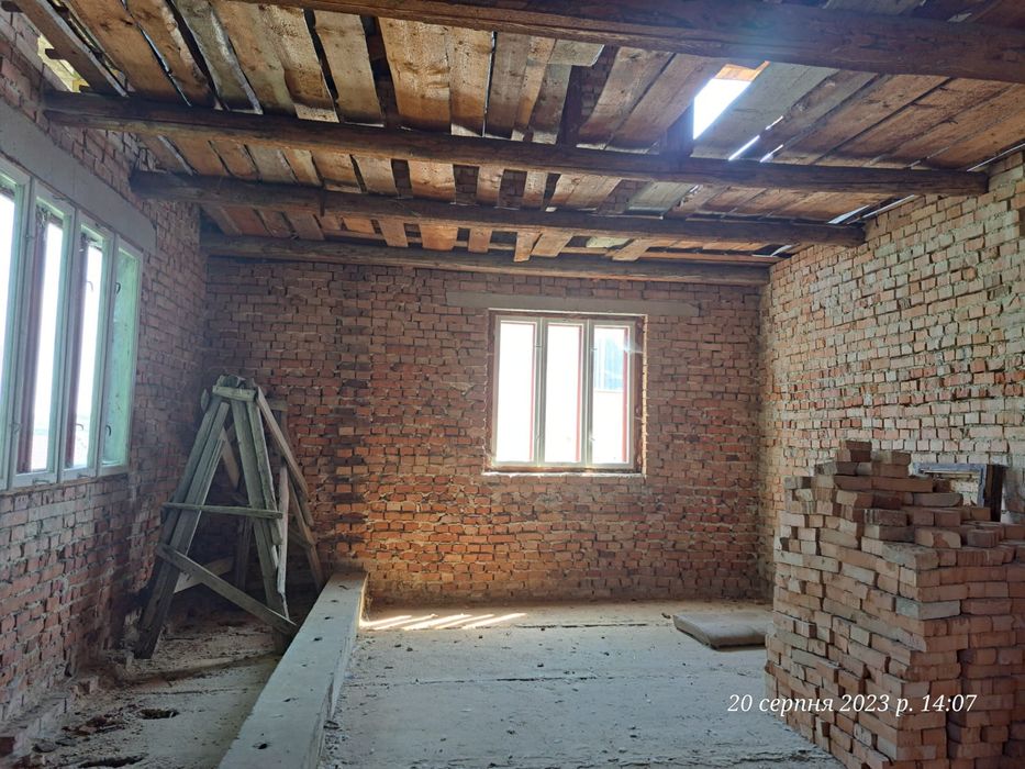 Продам незакінчений будинок