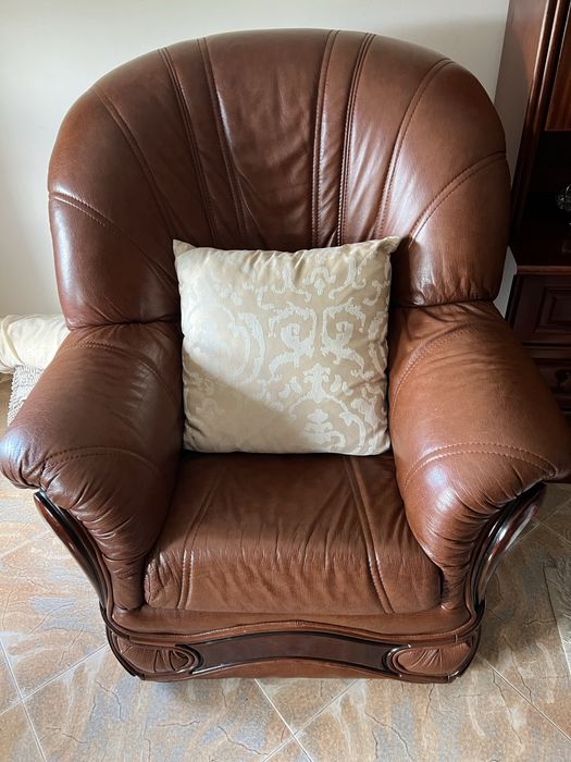 Sofa em pele castanho