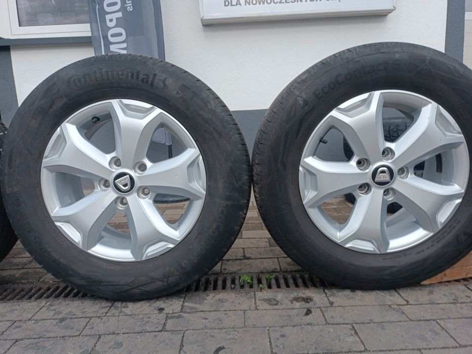 Koła na felgach aluminiowych 5x114.3 ET50 16" opony 215/65R16 Dacia