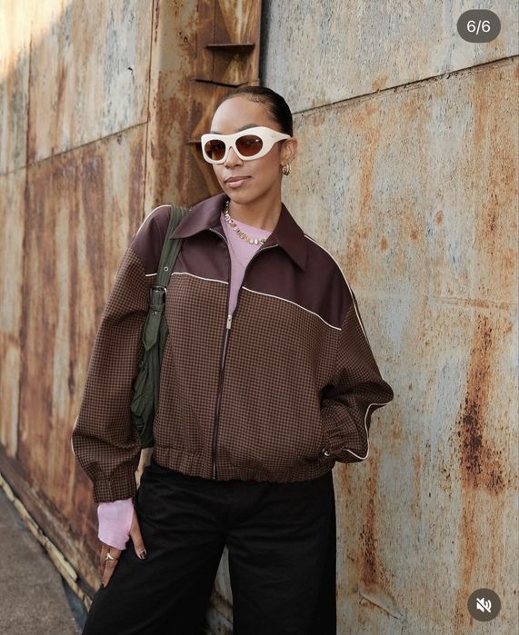 Коричнева куртка-бомбер Zara у клітинку