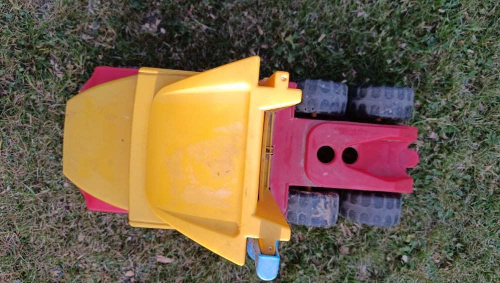 Samochód zabawkowy ciężarówka