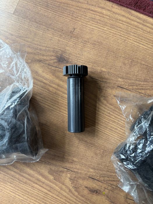 Peça / pé de moveis plastico