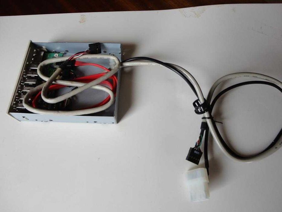 aKasa USB Front Panel Hub440411177301452804